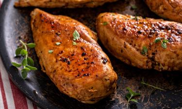 Секрет сочной куриной грудки раскрыт: жарим без фритюра и духовки, но с идеальной нежностью