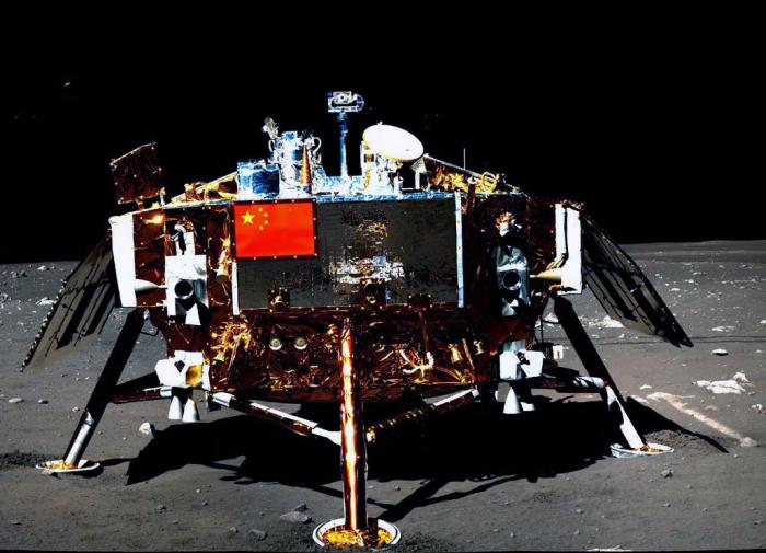 "Чанъэ-6" перегрузил контейнер с лунным грунтом для отправки на Землю