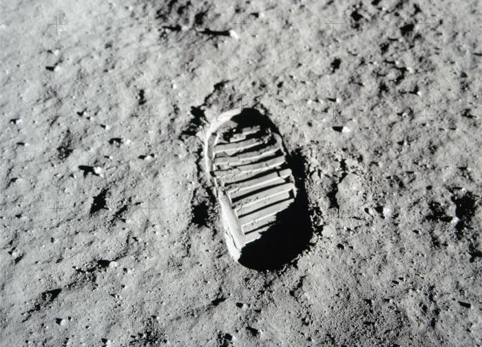 РАН получила 1,5 грамма привезённого китайским зондом "Чанъэ-5" реголита