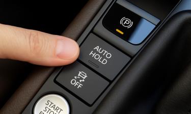 Машина не двигается с места: стояночный тормоз мстит за забытое внимание владельца