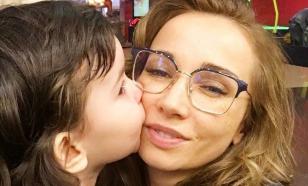 Сын Анфисы Чеховой написал странное поздравление с Днём матери: "Отчим, отзовись"