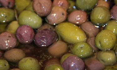 Из сада — на стол: секрет приготовления домашних оливок поможет вам забыть про магазинные консервы