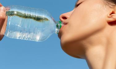 Нехватка воды повышает риск тромбозов и инфарктов — терапевт Чернышова