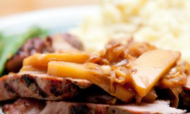 Свинина с ананасами и яблоками, которая покорит любого гурмана