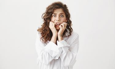 Тревога сжимает грудь, а мысли путаются? Эти простые практики возвращают покой за минуты