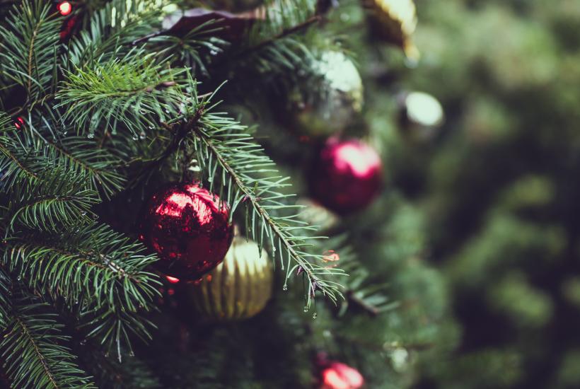 Новогодняя елка, елочные игрушки