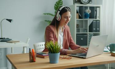 Зарплатный разрыв между удалёнкой и офисом сокращается — аналитики рынка труда