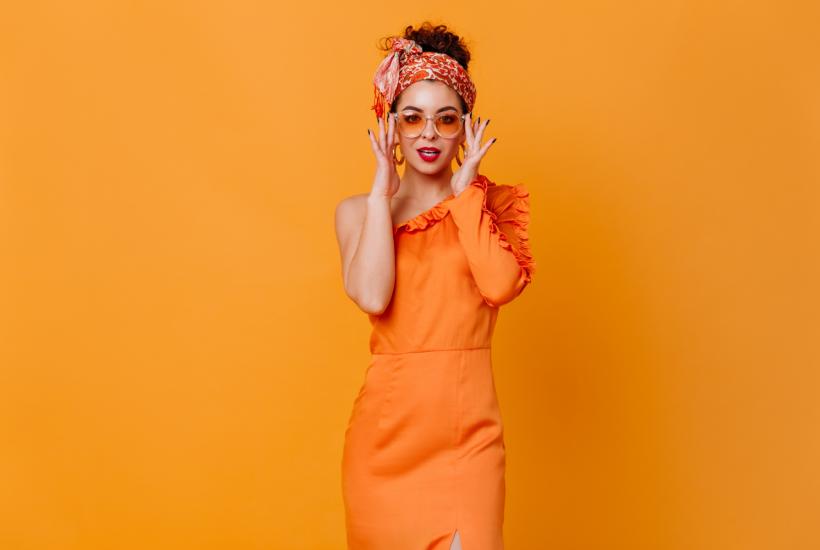 Яркий оранжевый доминирует на показах весна-лето 2026 — Vogue