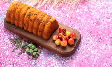 Морковный рулет с творожным сыром готовят без муки