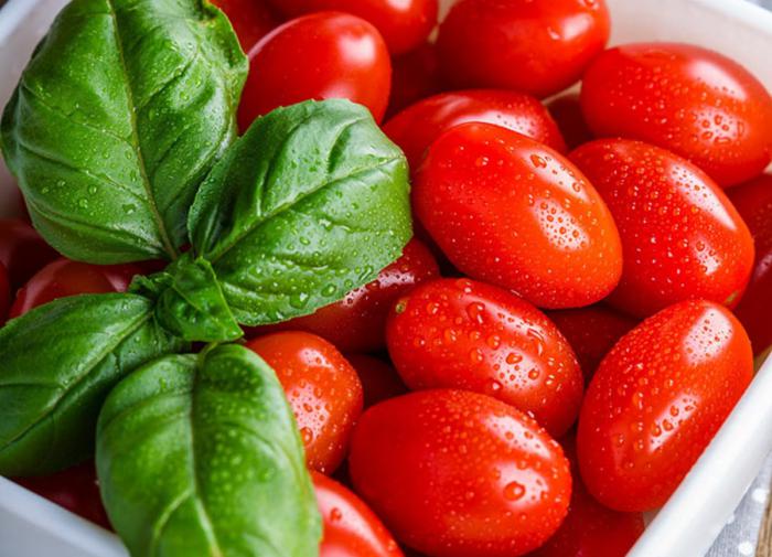 Щепотка листьев базилика придаёт необыкновенный и приятный вкус Щепотка листьев базилика придаёт необыкновенный и приятный вкус