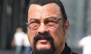 Сигал против пластика: голливудская звезда запускает в России неожиданный бизнес