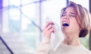 Врачи рассказали, почему нельзя сдерживать чихание