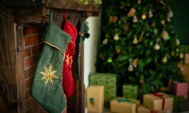 Гирлянды и хвойные венки создают новогоднее настроение — дизайнер Макарова