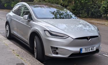 Tesla стирает карту-ключ из комплектации: почему цифровой минимализм не всем по душе