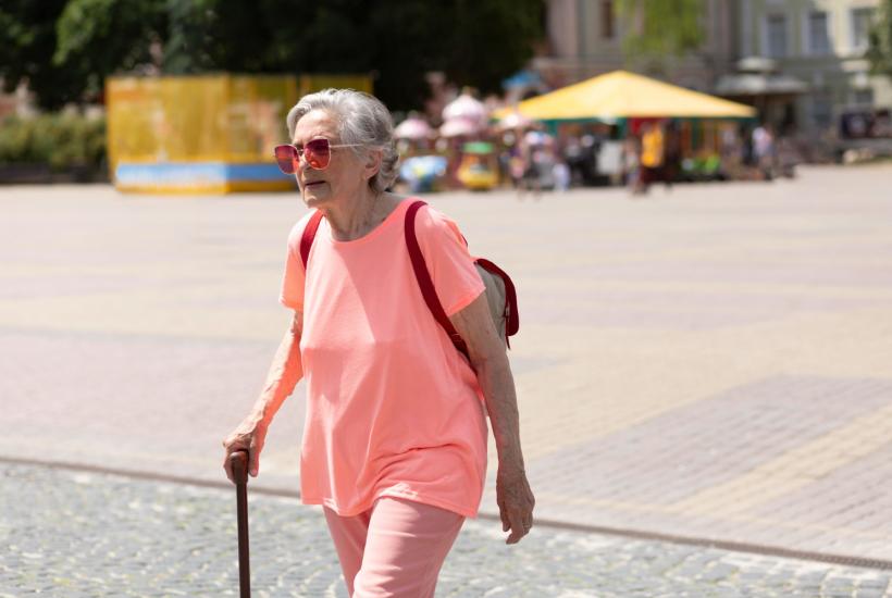 Пожилая женщина