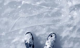 На Ямале с дрейфующей льдины сняли двух мужчин