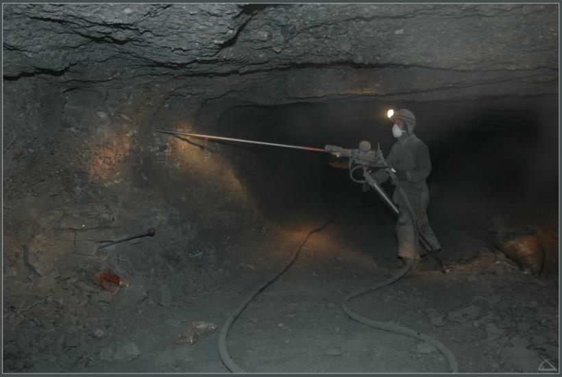 Буровые работы на золодобывающей шахте