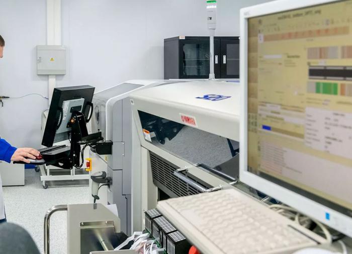 Неврологический центр разработал уникальную перчатку для реабилитации