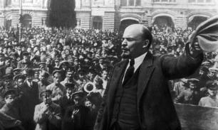 Житель Урала голыми руками сломал памятник Ленину