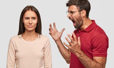 Молчание и избегание общения указывают на кризис в семье – психолог Леонова