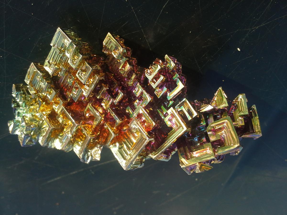 Топологический обман: как висмут заставил всех поверить в невозможное