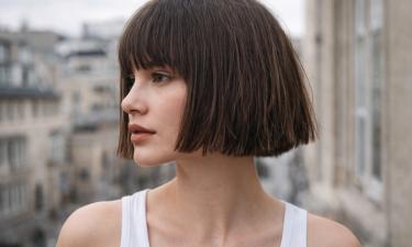Пикси с длинной челкой стала одной из ключевых стрижек 2026 года