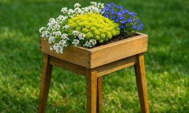 Старый табурет легко превращается в приподнятую мини-клумбу