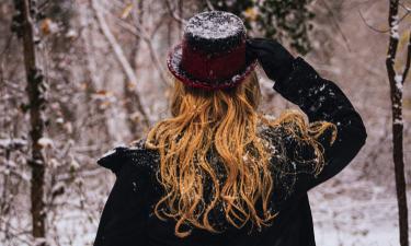 Холодное ополаскивание волос после мытья снижает пушистость — AkcniCeny