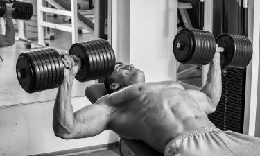 Трицепс взрывается: упражнение, после которого футболка станет мала