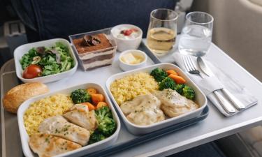Горячее питание подают на рейсах длительностью от 5 часов
