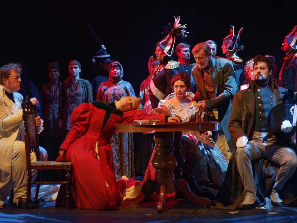 В театре Модерн покажут Войну и мир с участием хора Свешникова