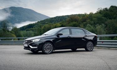 Рост интереса к Lada Aura на рынке зарегистрировали аналитики Автостата