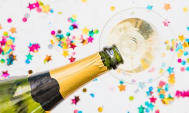 Безопасный способ открытия шампанского описал травматолог Дьячков