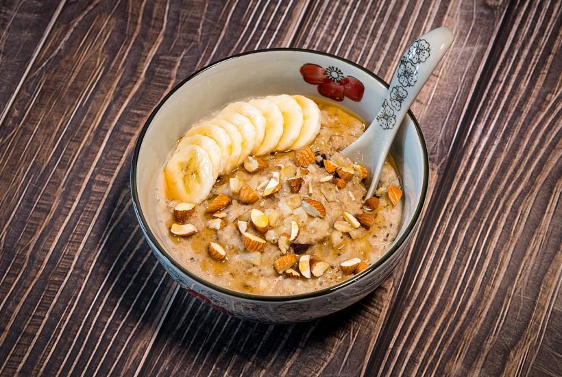 Овсянка с орехами и фруктами Овсянка с орехами и фруктами