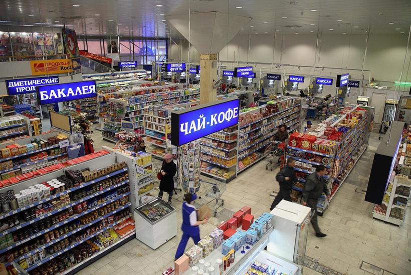 Торговый зал современного универсама Торговый зал современного универсама