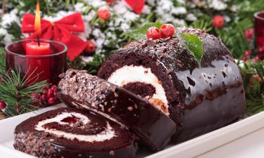 Торт Рождественское полено с шишками: рецепт праздничного десерта