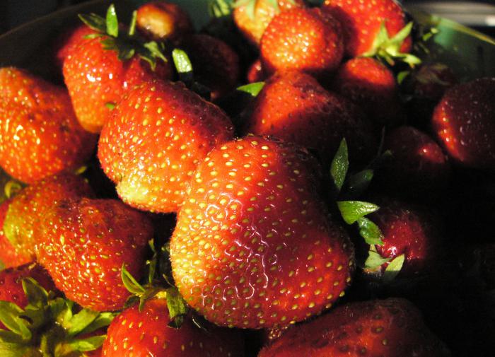 Ученые нашли связь между клубникой и улучшением работы мозга