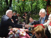 Глава Адыгеи лично поздравил ветеранов с Днем Победы