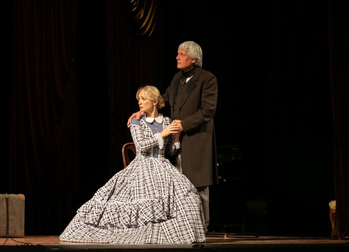 В Театре на Трубной покажут спектакль "Лондонский треугольник"