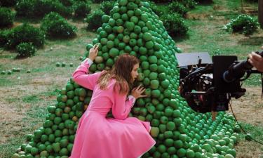 Льюис Кэрролл не разочарует: что Яна Рудковская думает о новом фильме Алиса в Стране чудес