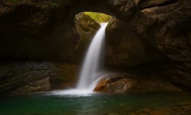 Природный феномен Северной Осетии: где увидеть водопад, вырывающийся из каменного кольца