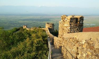 Древние крепости, горы и вкус вина в одной стране: эти 5 городов откроют душу Грузии без слов