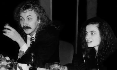 Архив любви: Королёва распродаёт прошлое с Николаевым по цене кофе