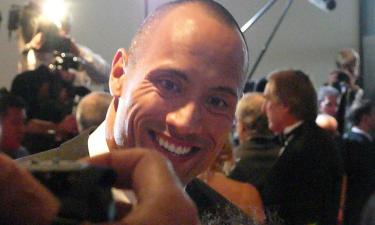 Дуэйн Джонсон удивил Венецию: критики пророчат Оскар за роль в Крушащей машине