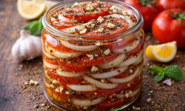 Ароматная заливка связывает всё воедино: закуска, которая дружит с мясом и хлебом