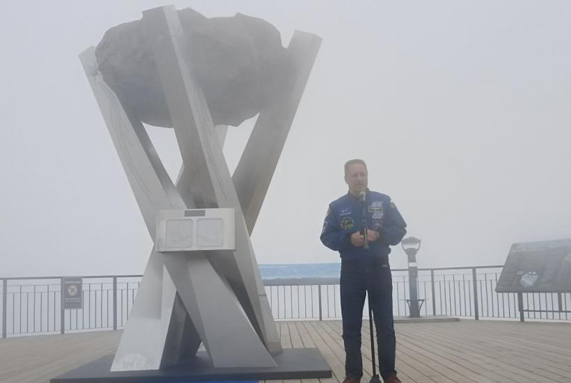 Космонавт Антон Шкаплеров открывает на курорте Роза Хутор арт-объект Источник энергии