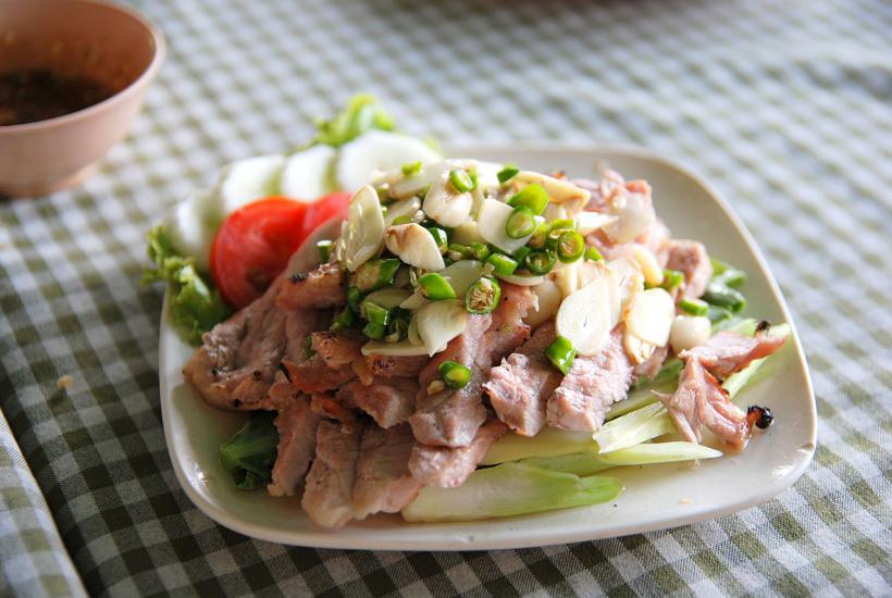 Салат с говядиной и пекинской капустой Салат с говядиной и пекинской капустой
