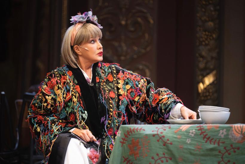 Сцена из спектакля Театра на Трубной Семейный шкаф и его обитатели