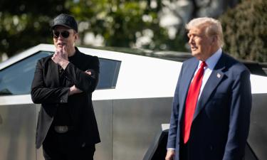Американист Блохин рассказал о спектакле, разыгранном Трампом и Маском
