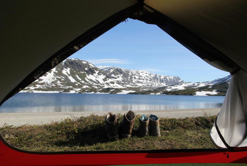 Ботинки у палатки